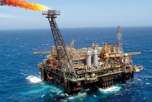 Plataforma petrolífera frente a la costa brasileña